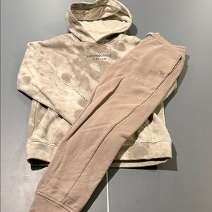 Abercrombie & Fitch Beige Hoodie and Sweatpants Set - so soft!